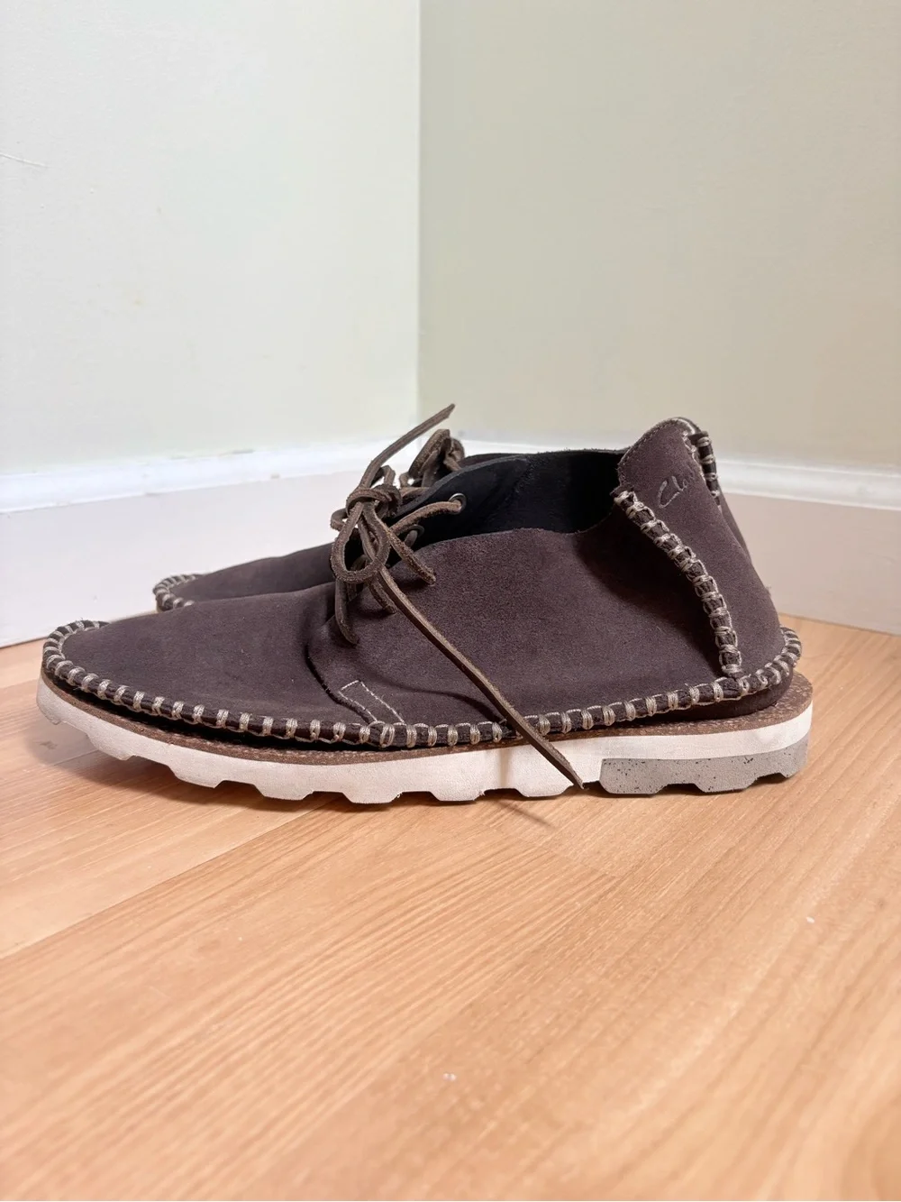 Clarks Men's Brown Suede Chukka Boots with White Sole